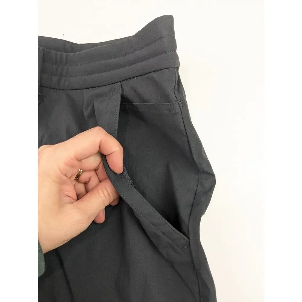 Mountain Hardwear Men's Dk. Gray Traxion Shorts 42W 7